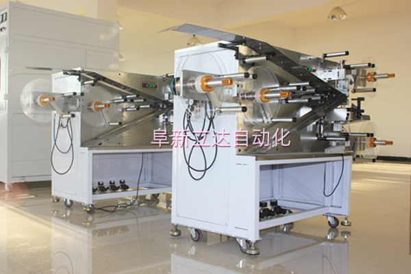 氣動控制張力卷繞機用于啟動電容器的生產(chǎn)中。